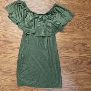 Woman’s velvet off the shoulder mini dress- EUC